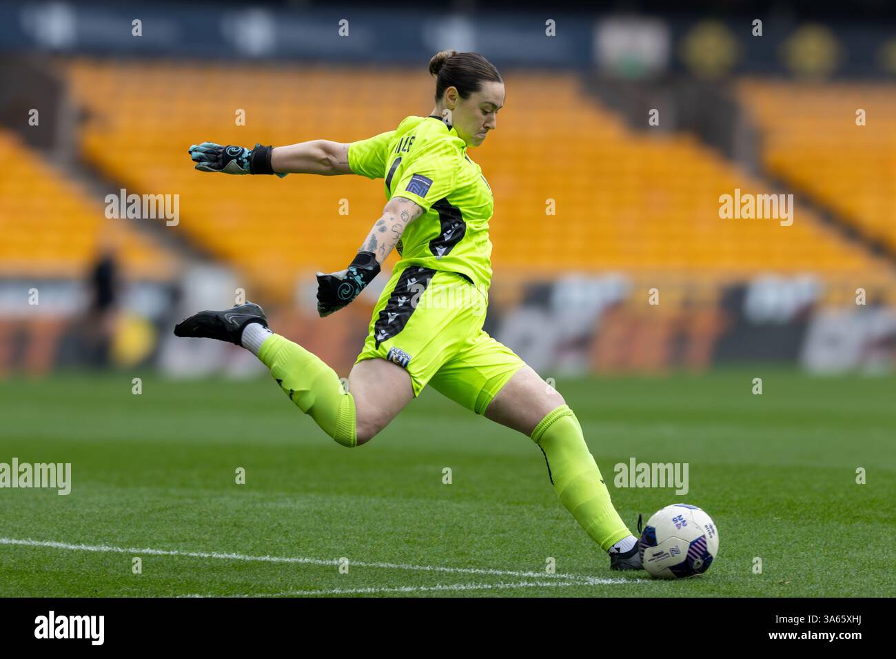Anna Miller (1) per il West Brom in azione durante la partita della fa National League tra Wolves e WBA al Molineux Stadium. (TIFF Barber/SPP) credito: SPP Sport Press Photo. /Alamy Live News Foto Stock