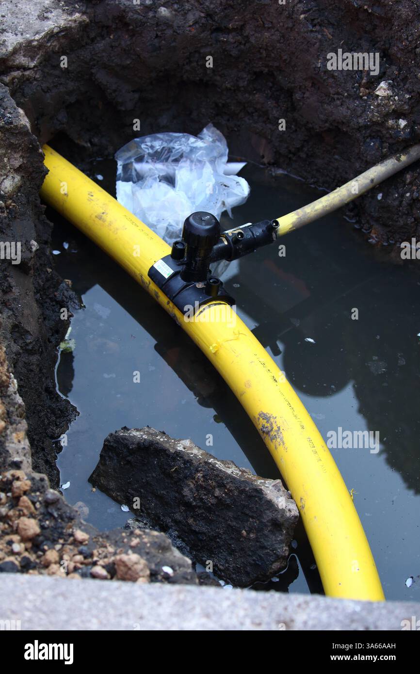Tubi del gas sotterranei rinnovati. Foto Stock