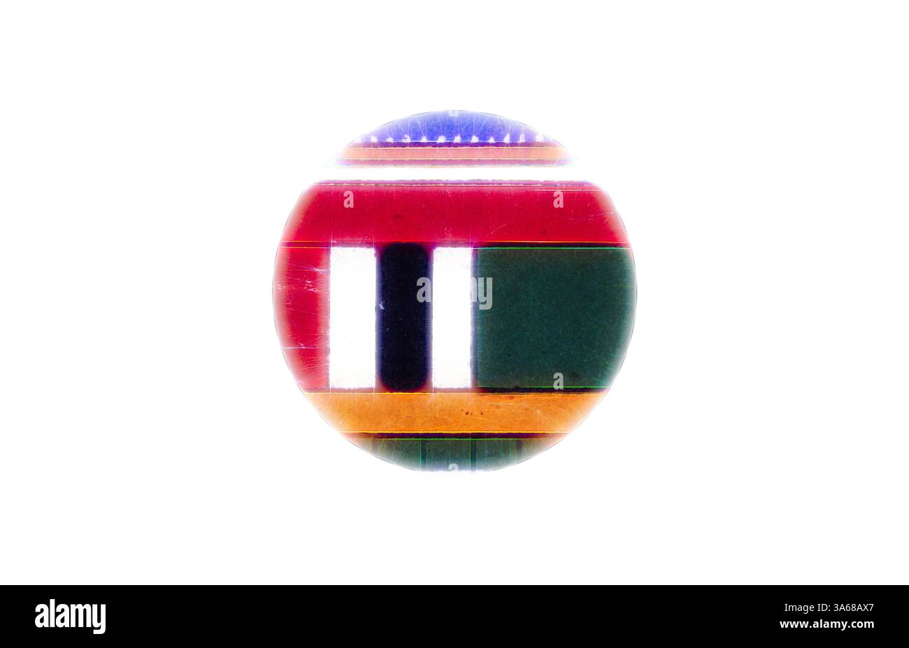 Una sfera vibrante adornata da audaci motivi geometrici in vari colori, che creano un sorprendente contrasto visivo. Arte classica con un tocco moderno reinventata da Artotop, trasformata in ornamento egiziano Foto Stock