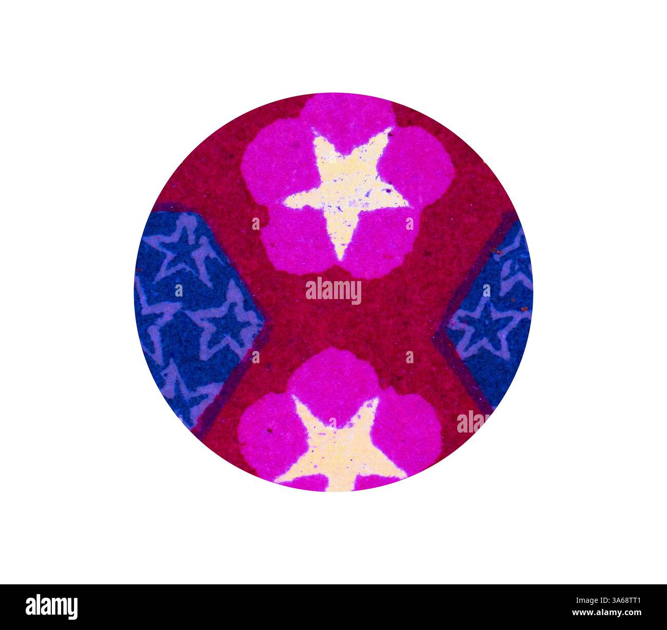 Un vivace motivo circolare caratterizzato da fiori rosa con centri a forma di stella su un ricco sfondo marrone, completato da sezioni blu adornate da stelle bianche. Arte classica con un tocco moderno reinventata da Artotop, trasformata in ornamento cinese Foto Stock