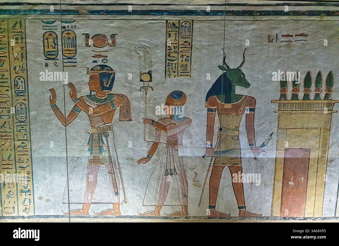 Rilievo murale dal Libro dei morti con dio custode, Dendeni, principe khaemwaset e Ramses III, Tomba di Khaemwaset, QV44, Valle delle Regine, Luxor, Egitto Foto Stock