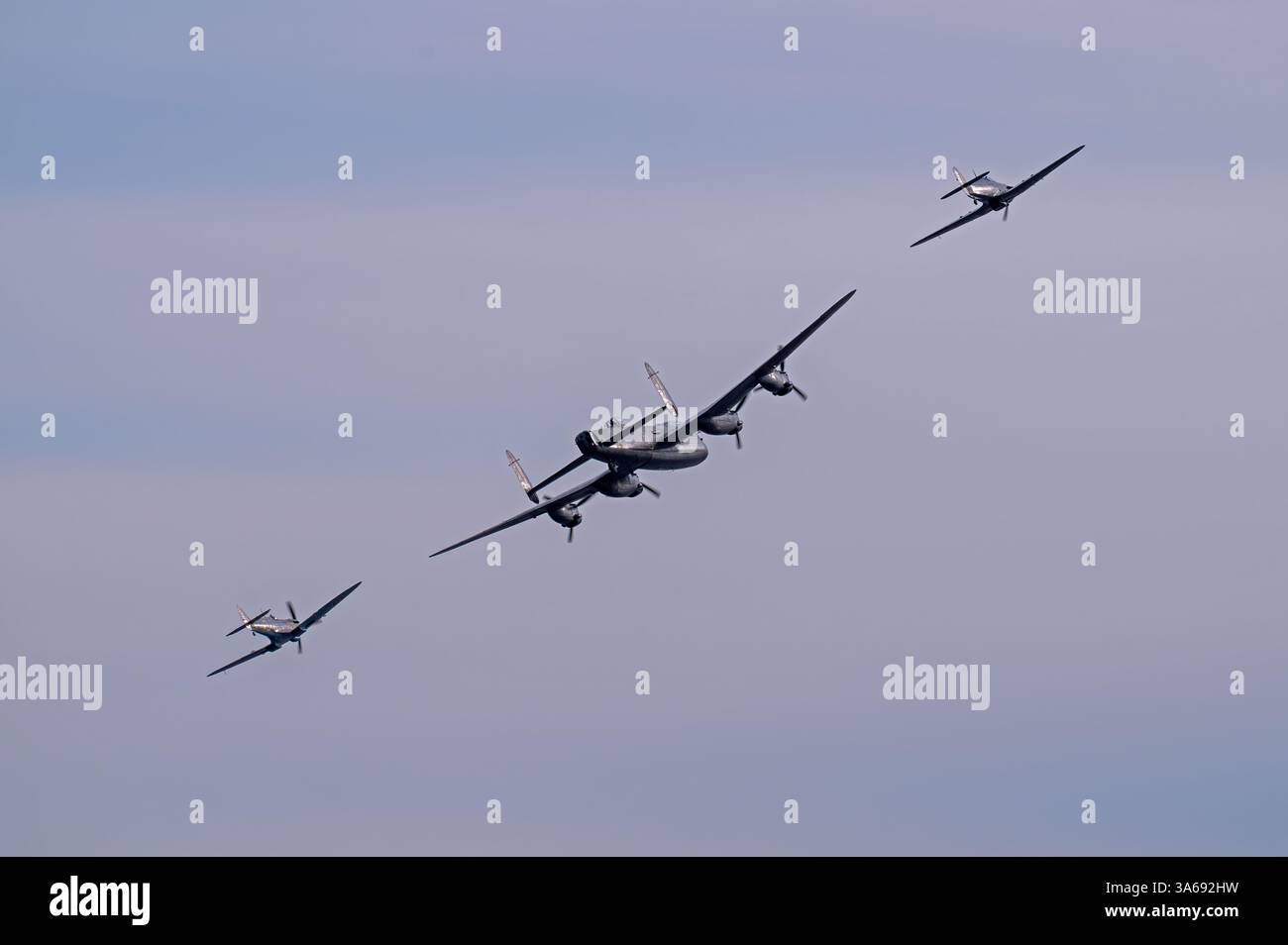 Battle of Britain Memorial Flight si esibisce al 15th Bournemouth Air Festival nel 2023. Bournemouth, Dorset, Inghilterra, Regno Unito. Foto Stock