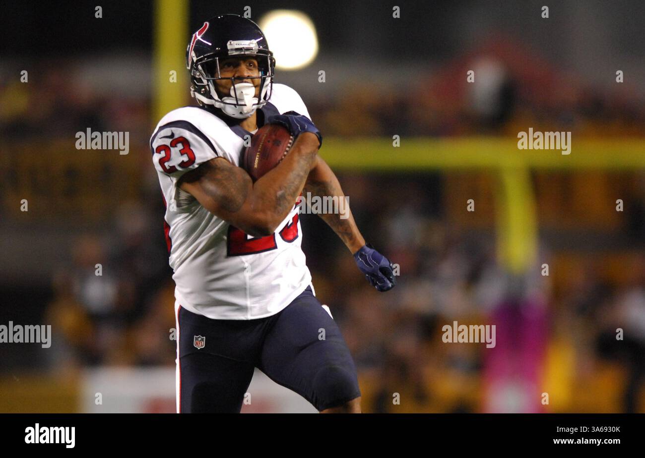 20 ottobre 2014: Arian Foster n. 23 durante la partita Pittsburgh Steelers vs Houston Texans a Pittsburgh, Pennsylvania. (Immagine di credito: © Jason Pohuski/Cal Sport Media/ZUMAPRESS.com) Foto Stock