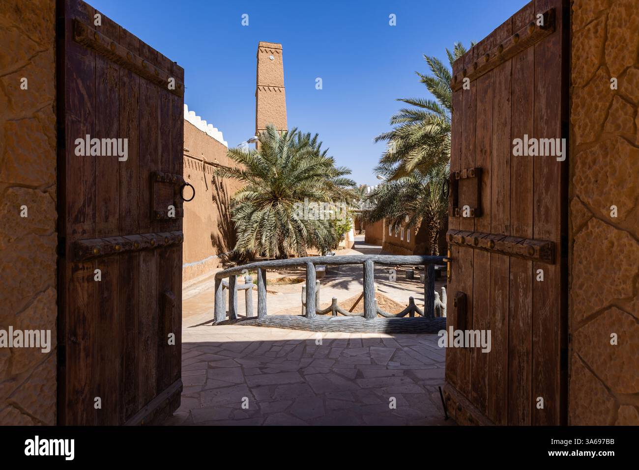 Ushaiger, Ar Riyadh in Arabia Saudita. Un villaggio tradizionale restaurato fatto di mattoni di argilla. Ushaiger è uno dei villaggi del patrimonio nel Regno di SA Foto Stock