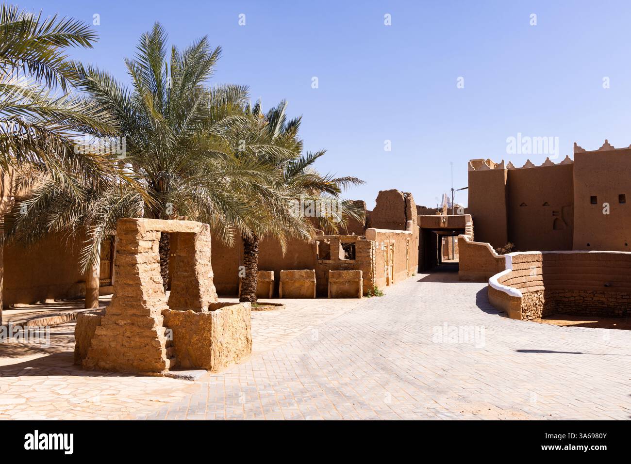 Ushaiger, Ar Riyadh in Arabia Saudita. Un villaggio tradizionale restaurato fatto di mattoni di argilla. Ushaiger è uno dei villaggi del patrimonio nel Regno di SA Foto Stock
