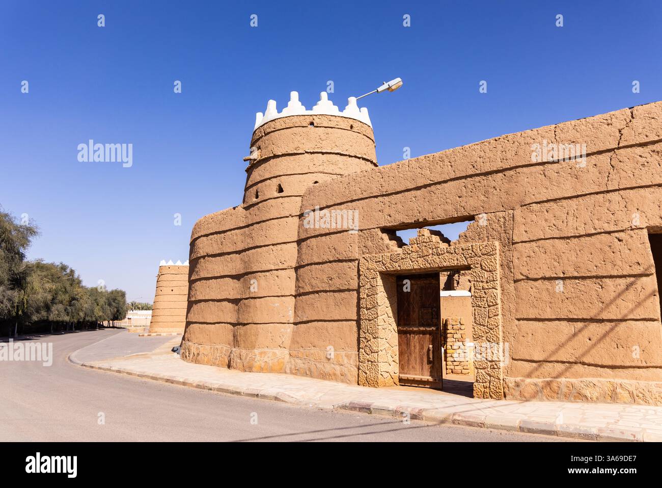 Ushaiger, Ar Riyadh in Arabia Saudita. Un villaggio tradizionale restaurato fatto di mattoni di argilla. Ushaiger è uno dei villaggi del patrimonio nel Regno di SA Foto Stock