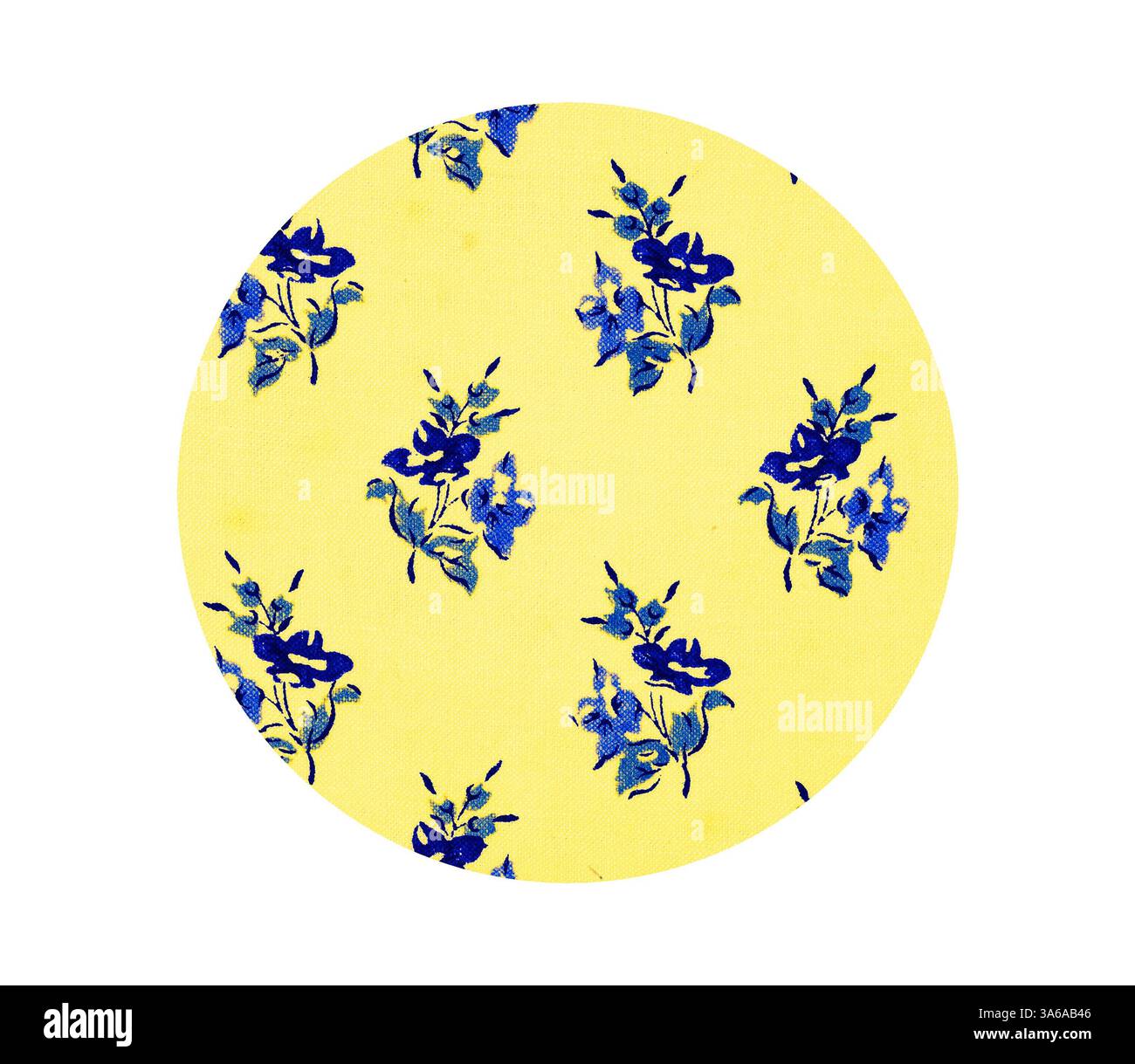 Uno sfondo giallo vibrante presenta intricati motivi floreali blu che creano un design allegro e vivace. Arte classica con un tocco moderno reinventata da Artotop, tessuti francesi trasformati, prima metà del diciannovesimo secolo Foto Stock