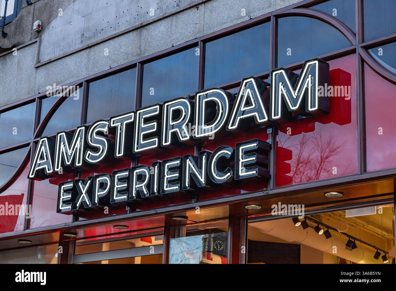 Insegna al neon Amsterdam Experience. Foto Stock