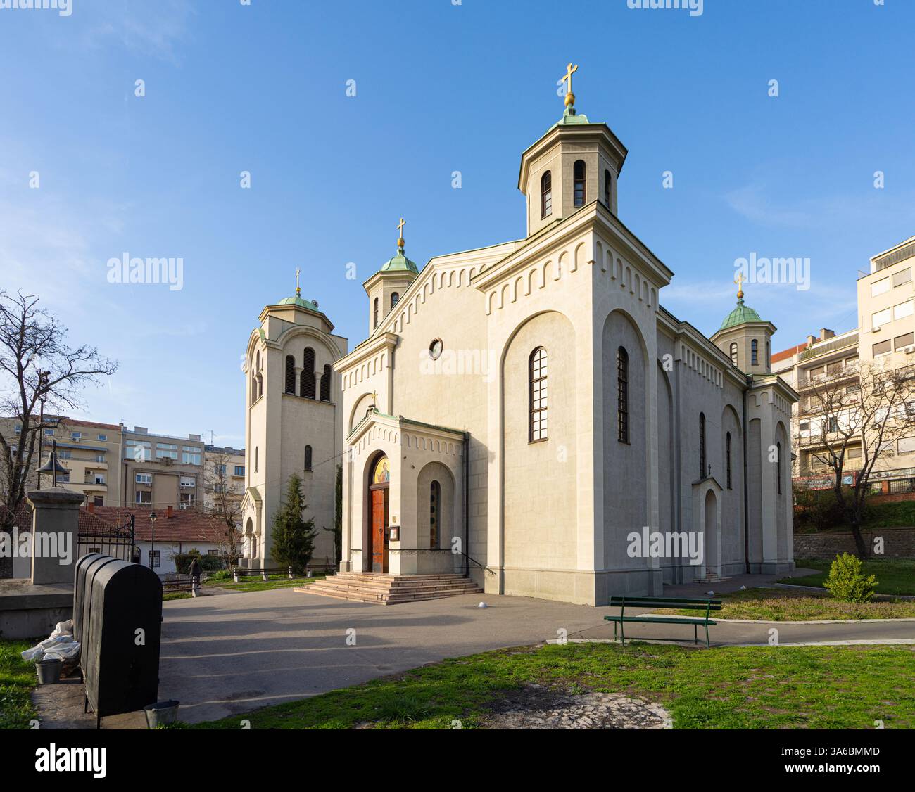 Belgrado, Serbia. 21 marzo 2025. Vista esterna della Chiesa ortodossa Ascensione nel centro della città Foto Stock