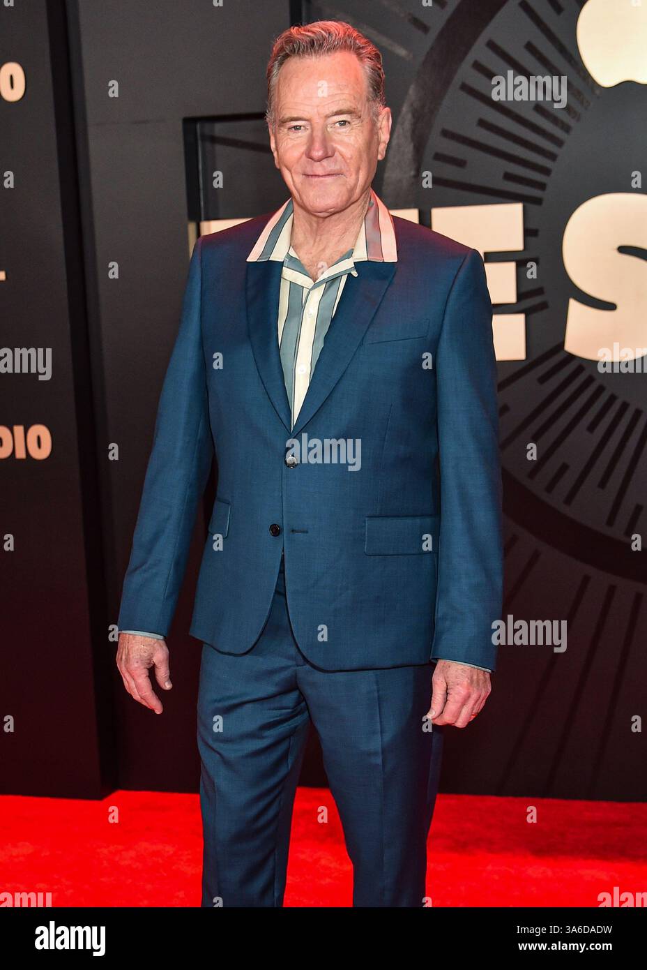 LOS ANGELES, CALIFORNIA, USA - 24 MARZO: L'attore, regista e produttore americano Bryan Cranston arriva alla prima mondiale della serie "The Studio" di Apple TV+stagione 1, tenutasi all'Academy Museum of Motion Pictures il 24 marzo 2025 a Los Angeles, California, Stati Uniti. (Foto di Gregg DeGuire/Image Press Agency) Foto Stock