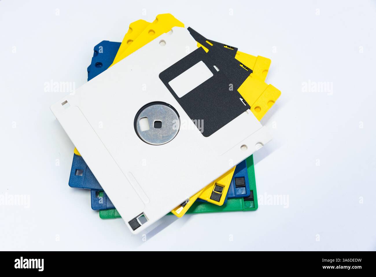 Stack di dischi floppy. Dischetti di archiviazione dati del computer Foto Stock