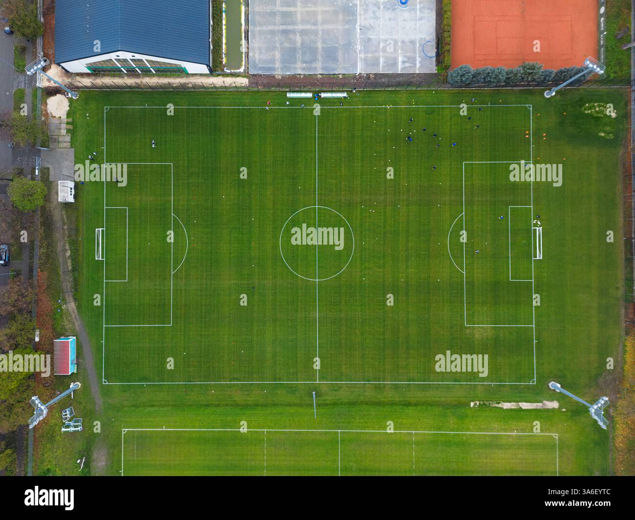 Górnik ZABRZE, POLONIA – 15 NOVEMBRE 2024: Veduta aerea dello Górnik Zabrze 'Stadion im. Stadio di calcio Ernesta Pohla, situato a Zabrze. Dal drone. Foto Stock