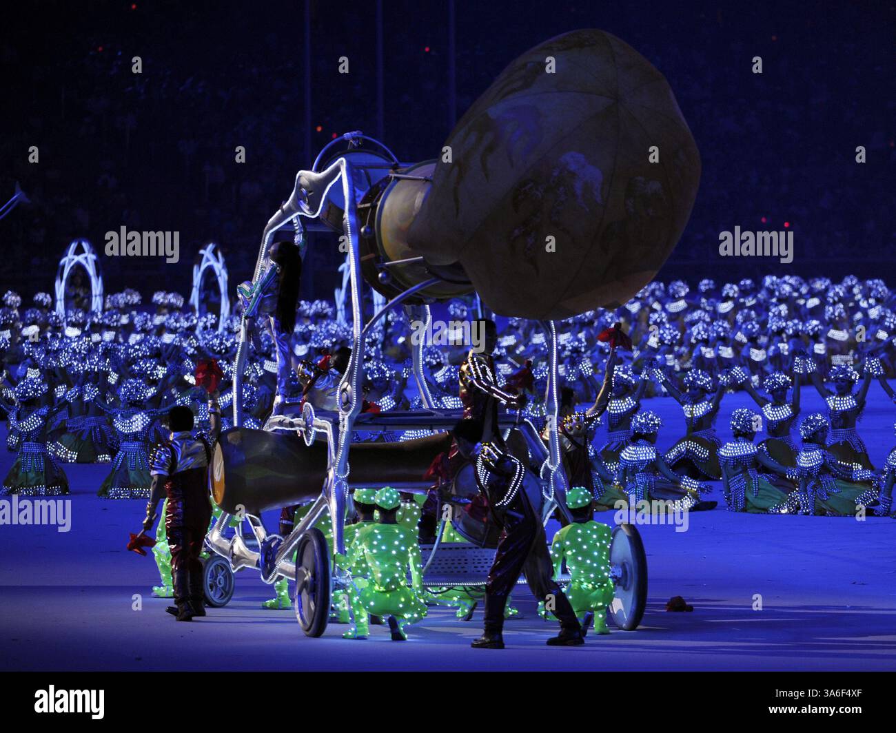24 agosto 2008 - gli artisti partecipano alla cerimonia di chiusura dei Giochi delle XXIX Olimpiadi di Pechino, Cina. (Harry E. Walker/MCT) (immagine di credito: © Harry E. Walker/MCT/ZUMAPRESS.com) Foto Stock