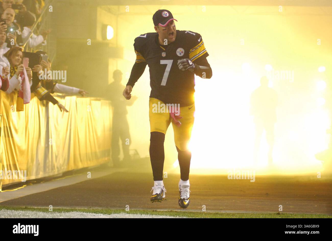 20 ottobre 2014: Ben Roethlisberger #7 durante la partita Pittsburgh Steelers vs Houston Texans a Pittsburgh, PA. (Immagine di credito: © Jason Pohuski/Cal Sport Media/ZUMAPRESS.com) Foto Stock