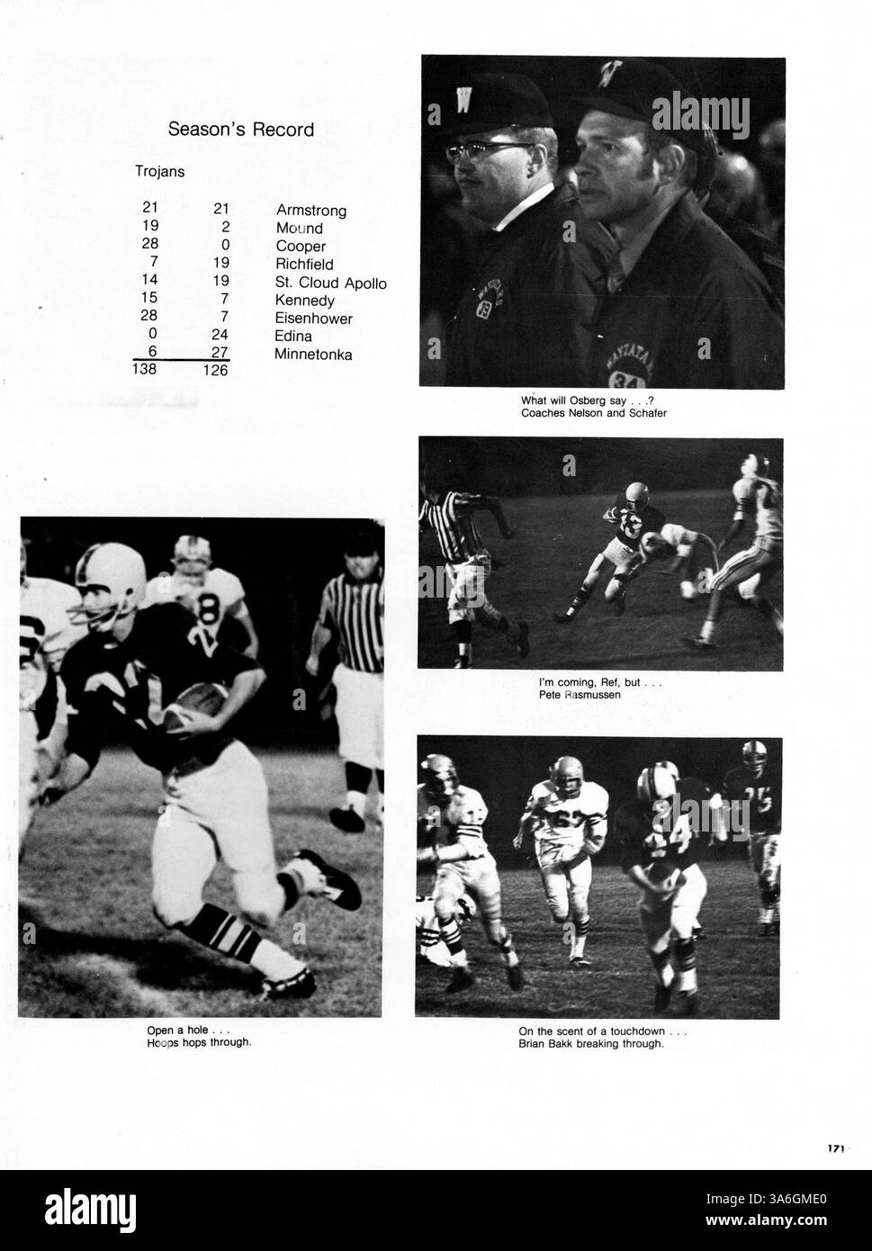 Il Wayzata High School Yearbook del 1972, intitolato Wayako 72, cattura gli studenti, la facoltà, lo sport, club, ed eventi importanti dell'anno accademico 1971-1972. Riflesso della vita scolastica dei primi anni '70, questo annuario serve come documento storico della comunità scolastica in quel periodo. Foto Stock