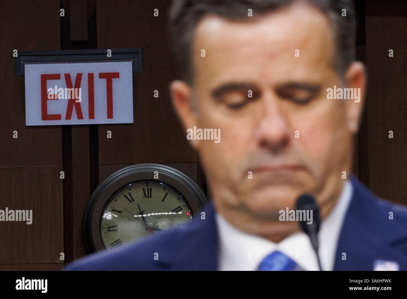 John Ratcliffe, direttore della CIA, testimonia durante un'audizione del Comitato di Intelligence del Senato presso l'Hart Senate Office Building a Washington DC martedì 25 marzo 2025. Tulsi Gabbard e il direttore della CIA John Ratcliffe furono tra i membri di una chat di gruppo Signal che discusse dei piani di guerra che inavvertitamente includevano il caporedattore della rivista Atlantic. (Foto di Aaron Schwartz/Sipa USA) credito: SIPA USA/Alamy Live News Foto Stock