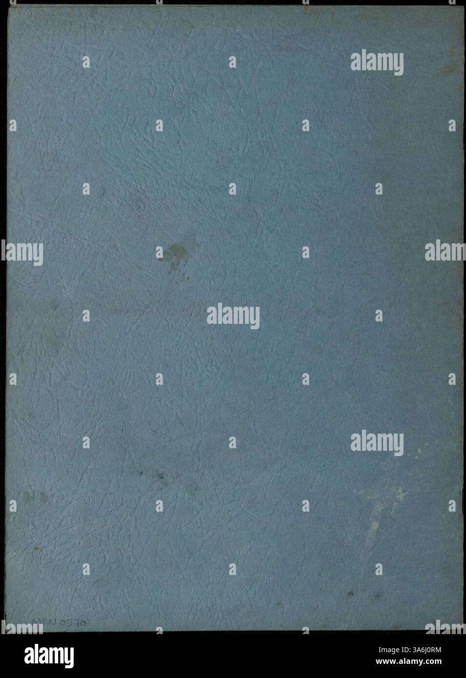 Il menu del Gopher Cafe presenta una selezione di piatti come antipasti per cena 24 ore su 24, panini, chow mein, zuppe, pesce, uova, omelette, contorni, insalate e cibi da colazione. Il menu delle fontane include panini, parfait e bevande a base di uova. Il menu presenta un design a doppia piegatura con copertina blu testurizzata, inchiostro marrone e inserto rosa con inchiostro nero. E' inoltre inclusa una pubblicità per Cafe Esquire il 7 e Marquette. La brochure viene cucita e rilegata. Foto Stock