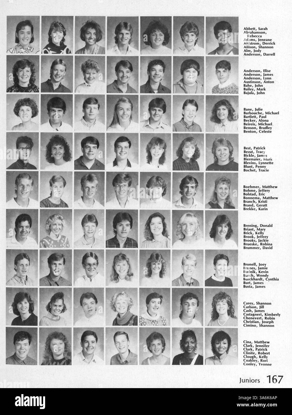 L'annuario Aurean 1987 della Richfield High School mette in evidenza i momenti memorabili dell'anno scolastico 1986-1987, dai ritratti di studenti e insegnanti all'atletica e alle attività extracurriculari. Serve come registrazione visiva dell'anno scolastico. Foto Stock