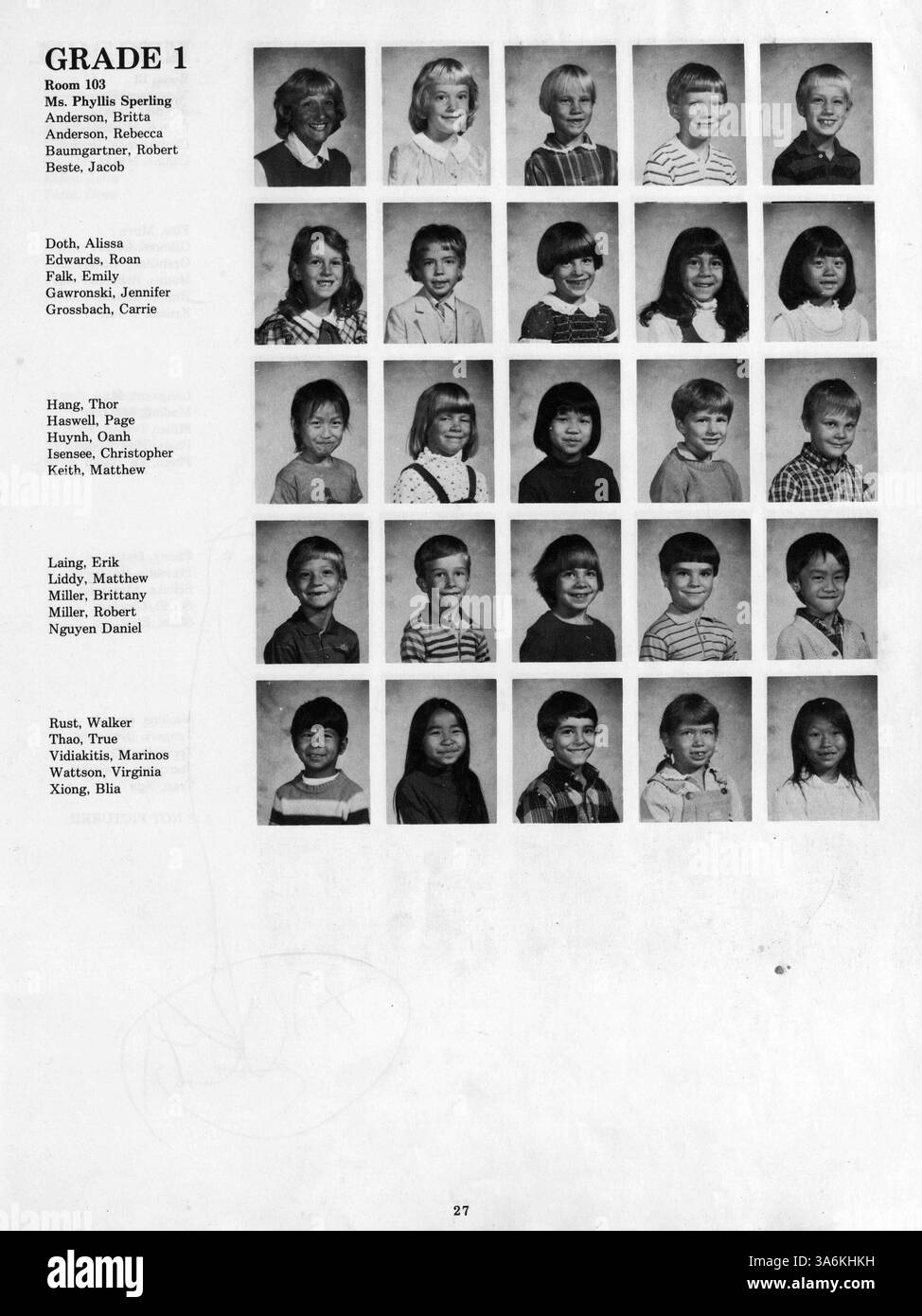 Questo annuario del 1986 della Fulton Elementary serve come record dell'anno scolastico 1985-1986, catturando ritratti degli studenti, contributi degli insegnanti ed eventi scolastici significativi. Foto Stock