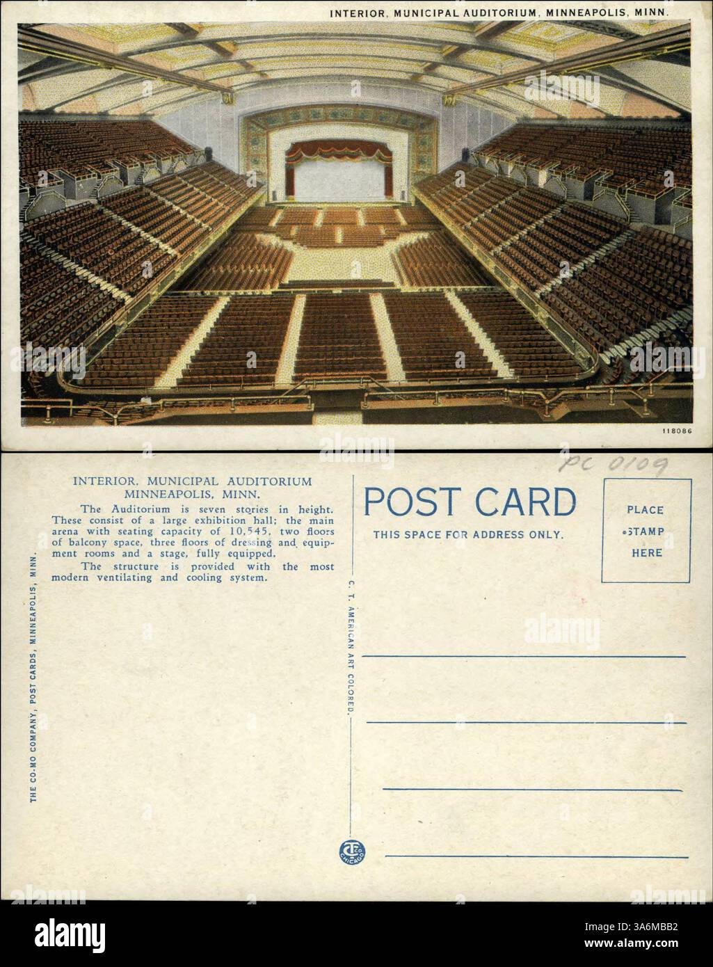 L'interno dell'Auditorium municipale di Minneapolis è esposto, tra cui i suoi sette piani, la grande sala espositiva, l'arena principale con 10.545 posti a sedere e un moderno sistema di ventilazione. Era un importante luogo culturale per la città. Foto Stock