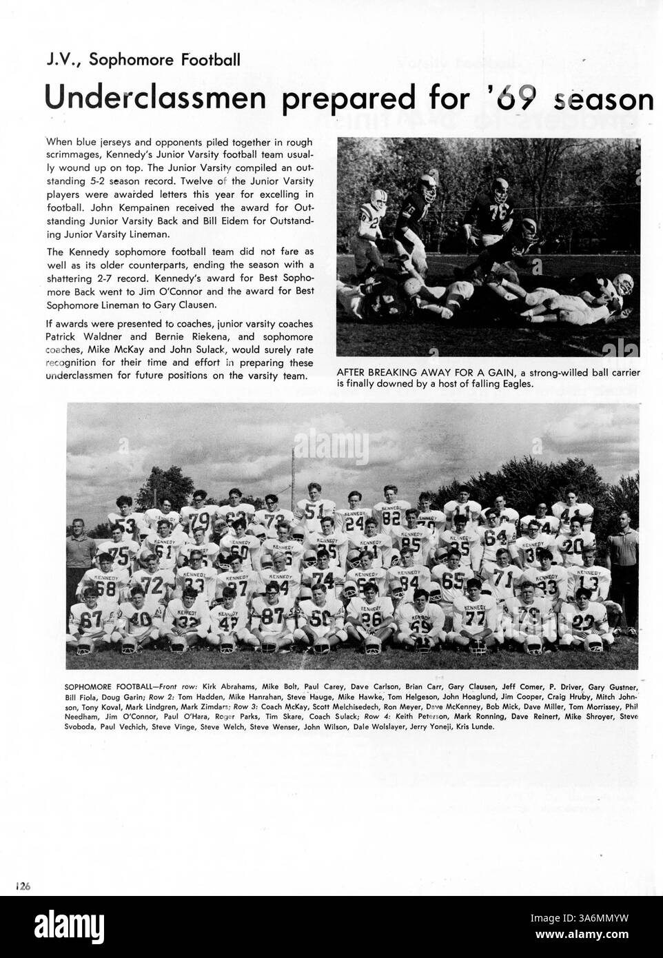 I profili '69 documentano il corpo studentesco, gli eventi sportivi, i club e le attività dell'anno scolastico del 1968-1969 della Kennedy High, offrendo un record di vita e risultati degli studenti. Foto Stock