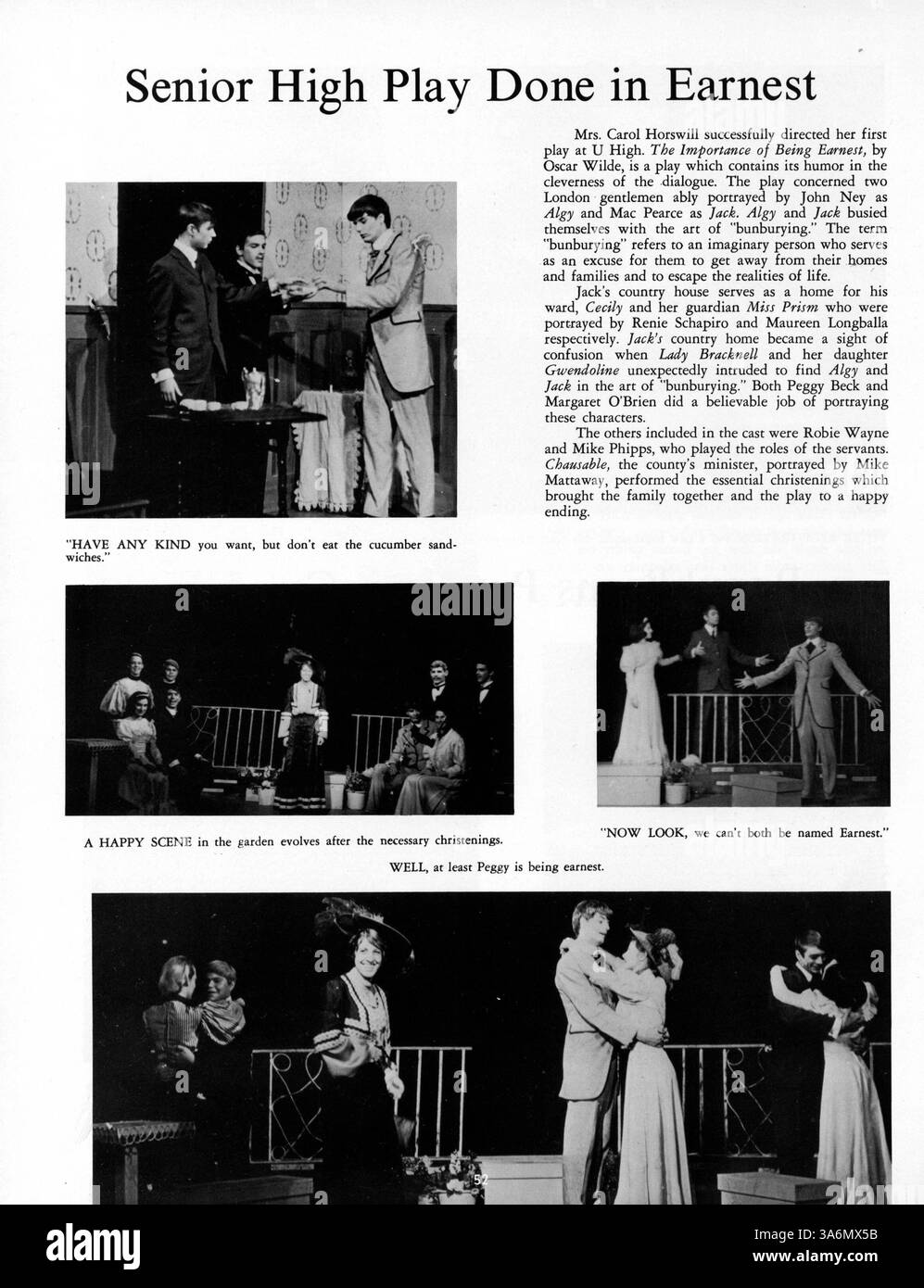 Il 1965 University High Yearbook offre uno sguardo approfondito alla vita studentesca, alle pietre miliari accademiche, all'atletica e ai club, sottolineando al contempo il ruolo degli studenti afroamericani nell'arricchire l'ambiente scolastico. Foto Stock