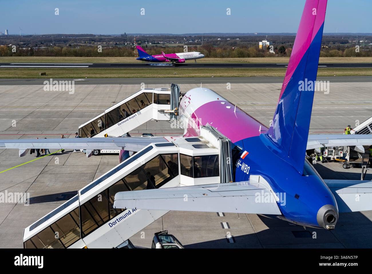 Aeroporto di Dortmund, Wizzair Airbus A320, sul piazzale, atterraggio, aeroporto regionale, numerosi collegamenti con l'Europa orientale, compagnia aerea ungherese low-cost, Foto Stock