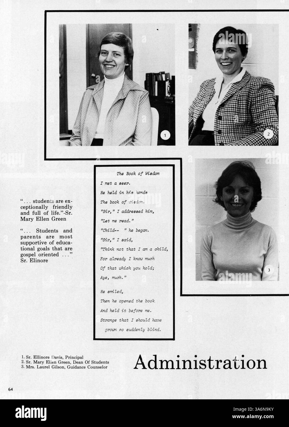 L'annuario "Profiles-Contrasts" del 1982 è un resoconto storico dell'anno scolastico 1981-1982 della Regina High School, che copre la vita studentesca, lo sport e le attività scolastiche. Foto Stock