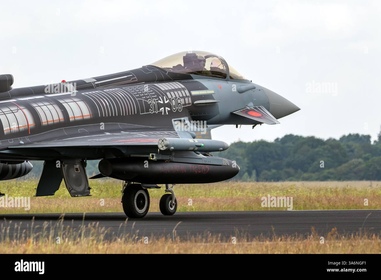 L'aeronautica tedesca EF-2000 Eurofighter Typhoon rullava sulla pista della base aerea di Jagel. Schleswig, Germania - 7 giugno 2024 Foto Stock