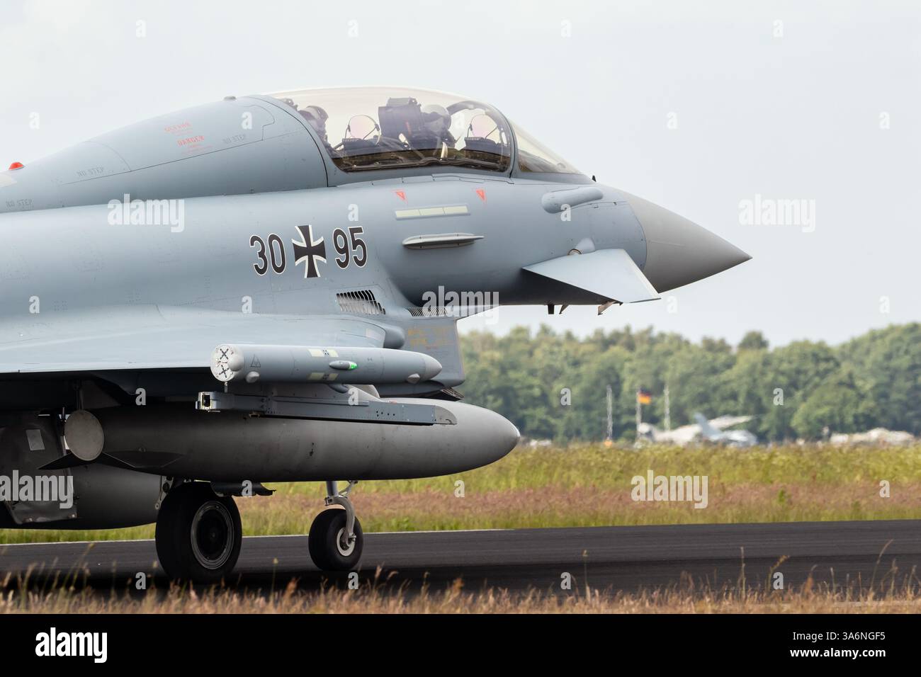 L'aeronautica tedesca EF-2000 Eurofighter Typhoon rullava sulla pista della base aerea di Jagel. Schleswig, Germania - 7 giugno 2024 Foto Stock