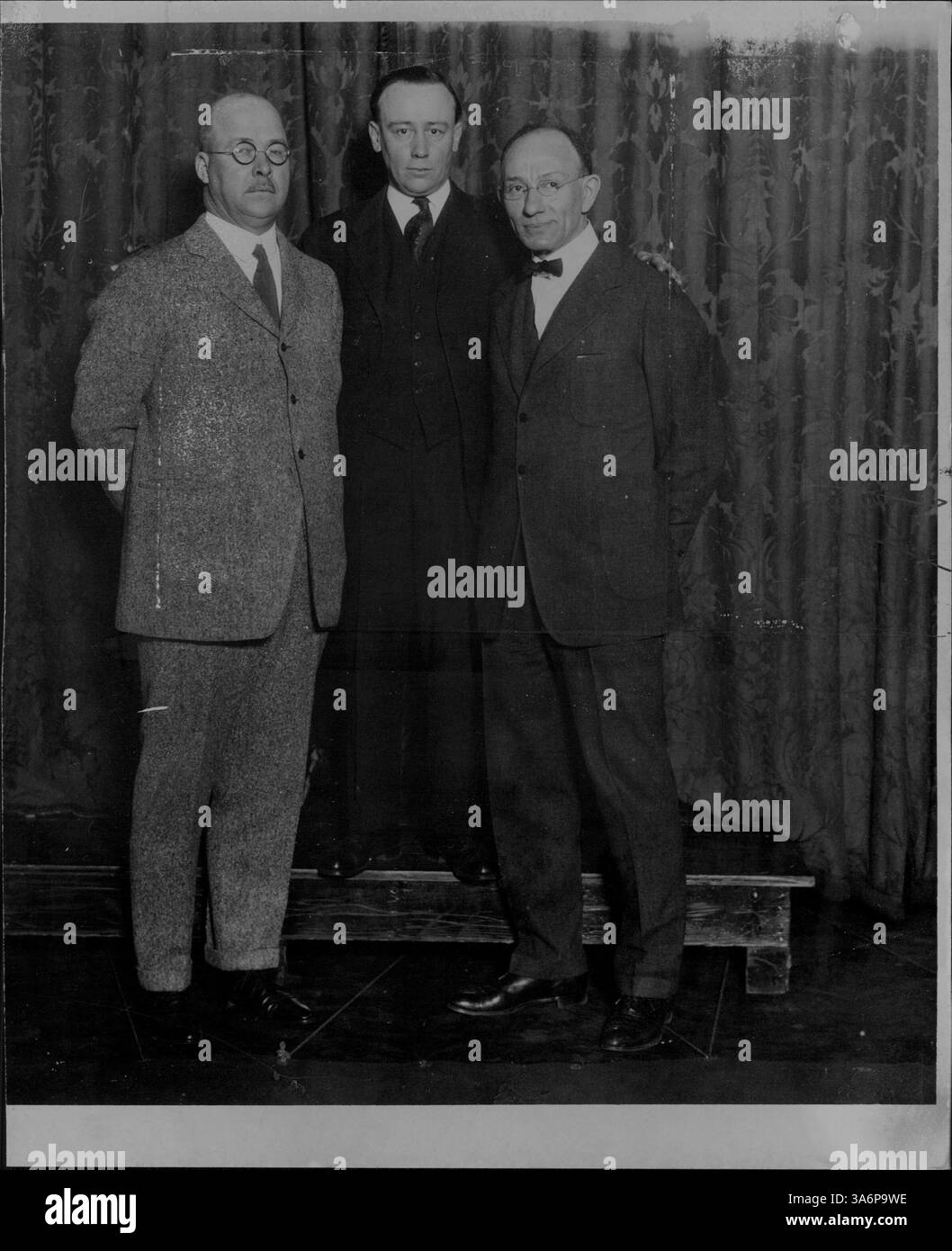 Il Dr. W. R. Cubbin, il Dr. Allen Craig e il Dr. H. M. Richter frequentano l'incontro dell'American College of Surgeons presso l'Hotel Radisson, rappresentando il campo medico. Foto Stock