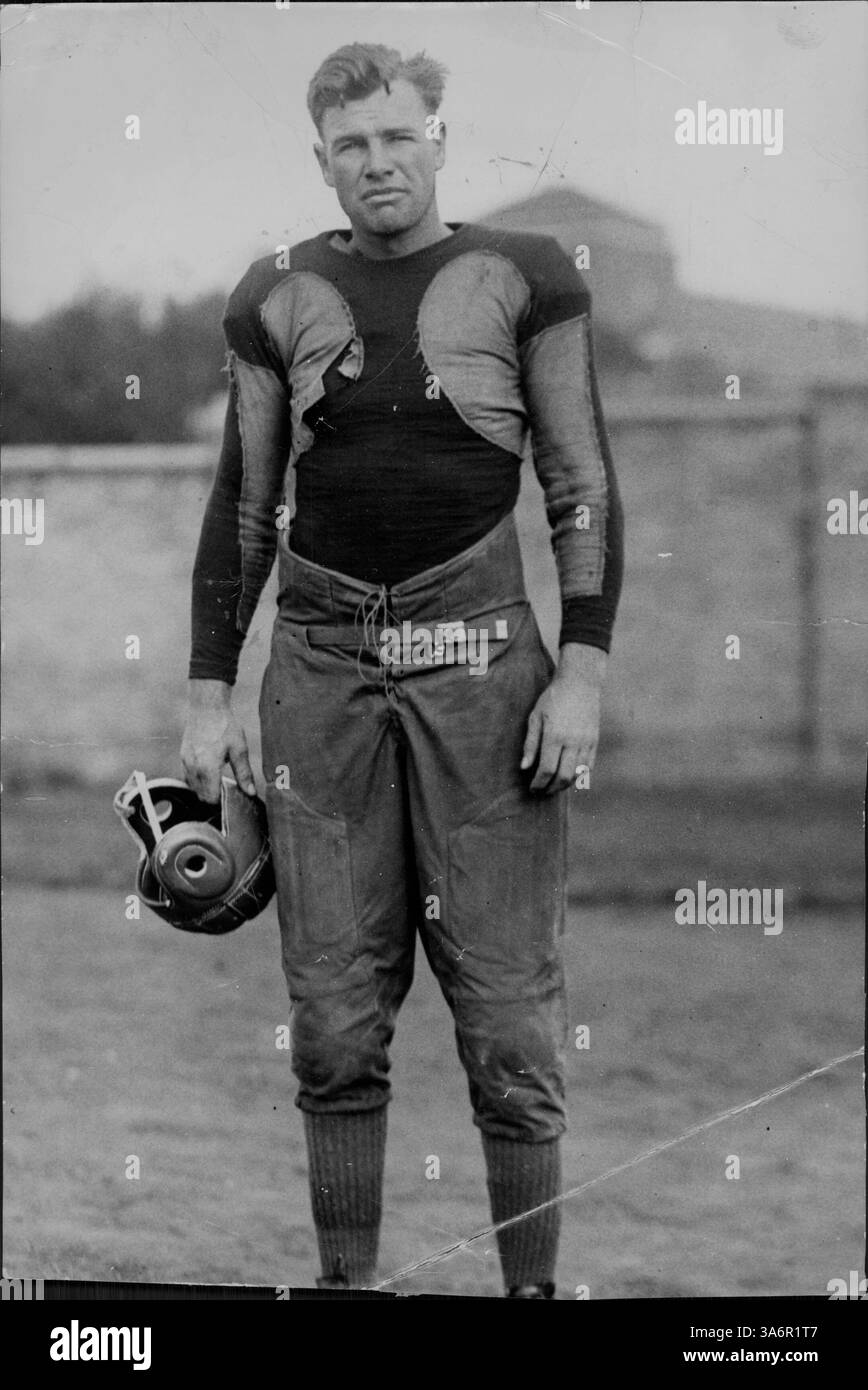 Neil Hyde, un tackle all-conference per la squadra di football del Minnesota nel 1926, fu invitato a giocare nella partita di beneficenza East-West a San Francisco il giorno di Capodanno. Foto Stock