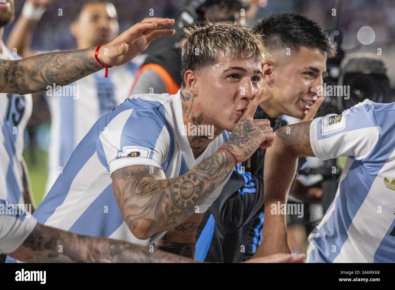 Buenos Aires, Argentina. 26 marzo 2025. ARG - BUENOS AIRES - 03/25/2025 - QUALIFICAZIONI AI MONDIALI 2026, ARGENTINA x BRASILE - Argentina celebra la vittoria dopo il duello contro il Brasile allo stadio Monumental de Nunez per le qualificazioni ai Mondiali 2026. Foto: Lucas Gabriel Cardoso/AGIF credito: AGIF/Alamy Live News Foto Stock