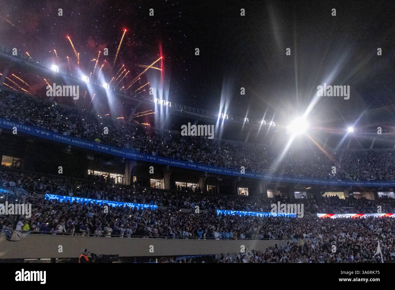 Buenos Aires, Argentina. 26 marzo 2025. ARG - BUENOS AIRES - 03/25/2025 - QUALIFICAZIONI AI MONDIALI 2026, ARGENTINA x BRASILE - Argentina celebra la vittoria dopo il duello contro il Brasile allo stadio Monumental de Nunez per le qualificazioni ai Mondiali 2026. Foto: Lucas Gabriel Cardoso/AGIF credito: AGIF/Alamy Live News Foto Stock