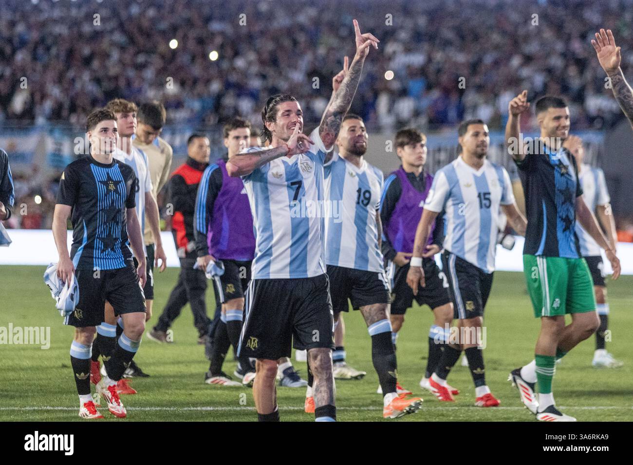 Brasilia, Brasile. 26 marzo 2025. ARG - BUENOS AIRES - 03/25/2025 - QUALIFICAZIONI AI MONDIALI 2026, ARGENTINA x BRASILE - Argentina celebra la vittoria dopo il duello contro il Brasile allo stadio Monumental de Nunez per le qualificazioni ai Mondiali 2026. Foto: Lucas Gabriel Cardoso/AGIF (foto di Lucas Gabriel Cardoso/AGIF/Sipa USA) credito: SIPA USA/Alamy Live News Foto Stock