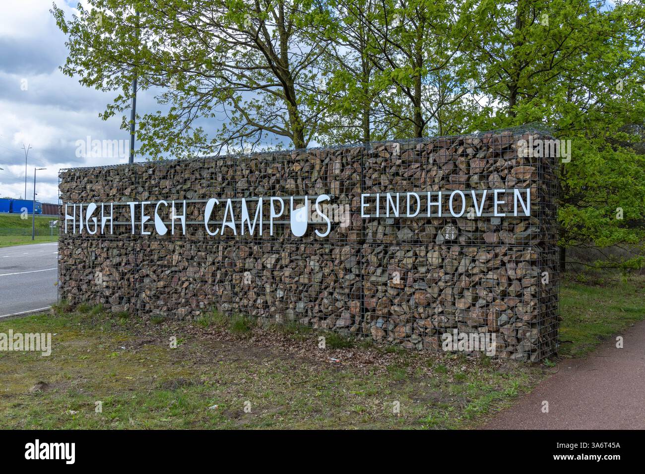 Insegna con il logo d'ingresso al campus High Tech di Eindhoven. Foto Stock