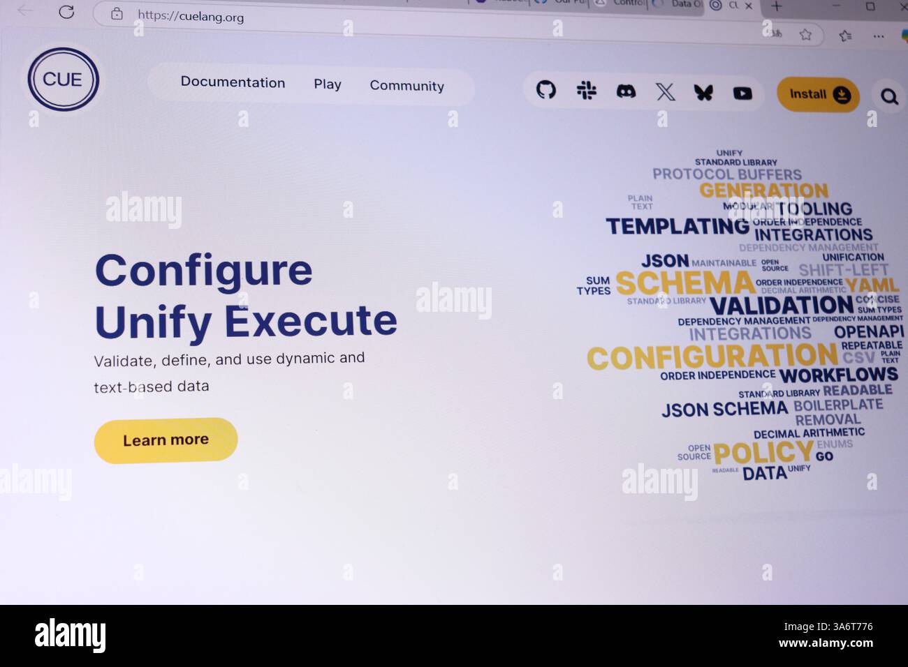 Interfaccia di configurazione del linguaggio CUE sul sito Web per la gestione dei dati basata su testo. Foto Stock