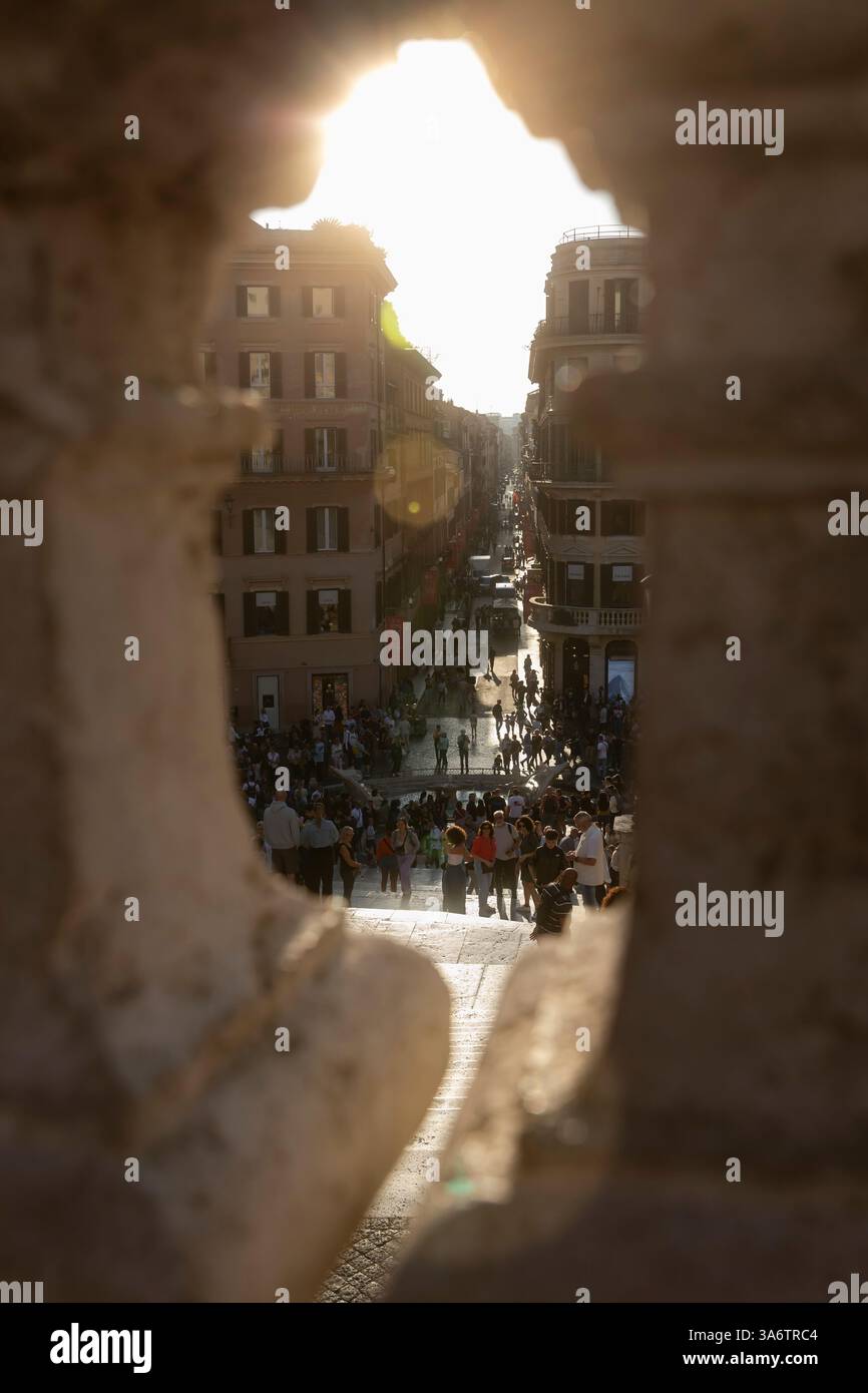 Vista attraverso la balaustra di Piazza di Spagna Foto Stock