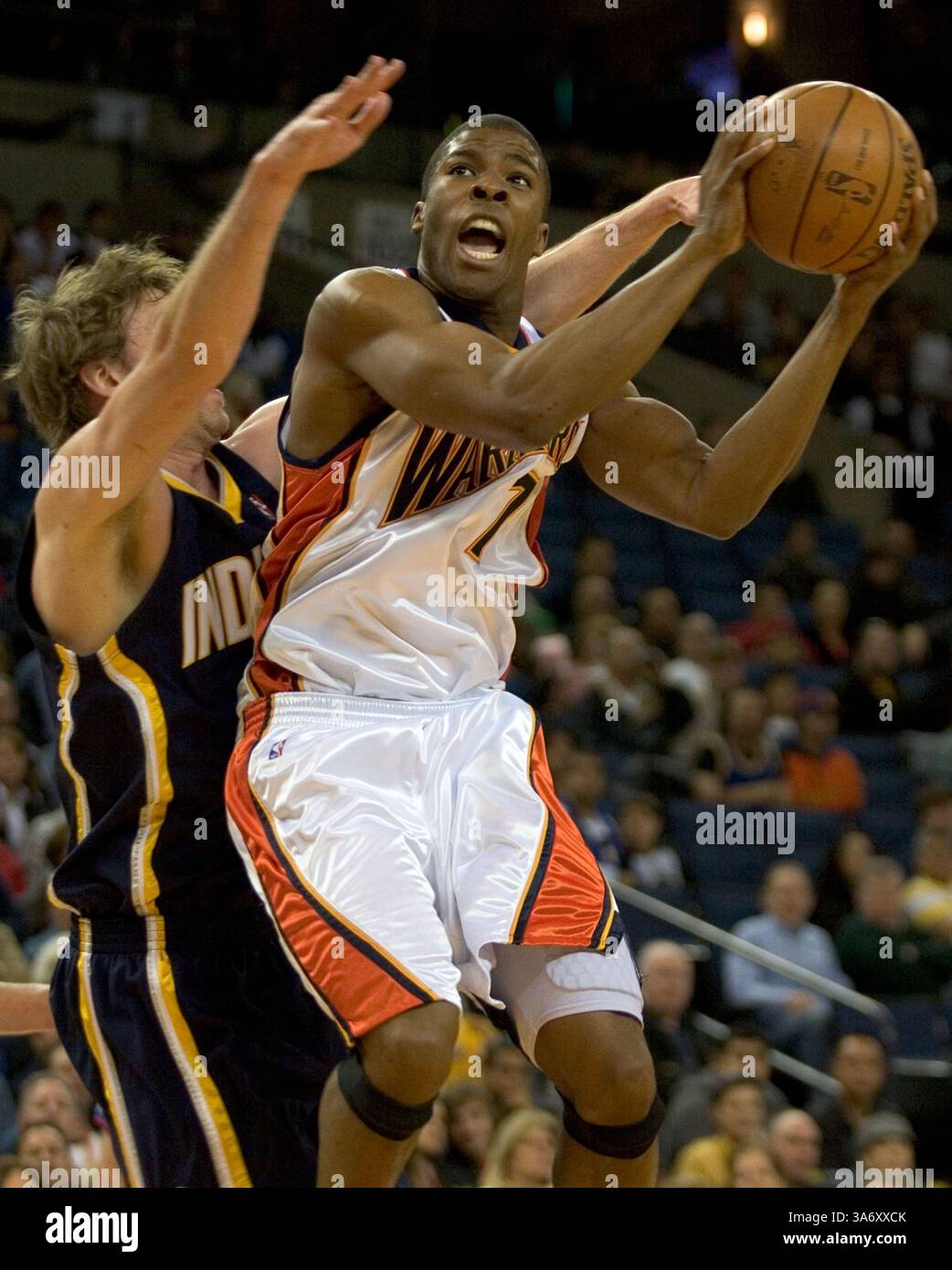 11 gennaio 2009 - i Golden State Warriors Kelenna Azubuike (7) si rilanciano nel secondo quarto contro gli Indiana Pacers alla Oracle Arena di Oakland, California, domenica 11 gennaio 2009. I Warriors sconfissero i Pacers, 120-117. (D. Ross Cameron/Oakland Tribune/MCT) (immagine di credito: © D. Ross Cameron/MCT/ZUMAPRESS.com) Foto Stock