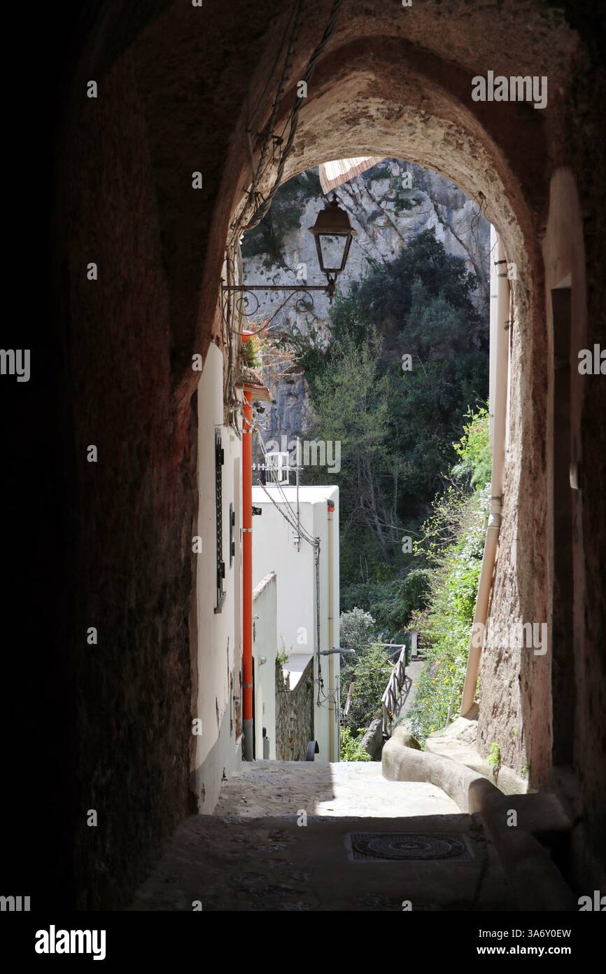 Pontone - Scorcio del Monte Aureo da via Pisacane Foto Stock