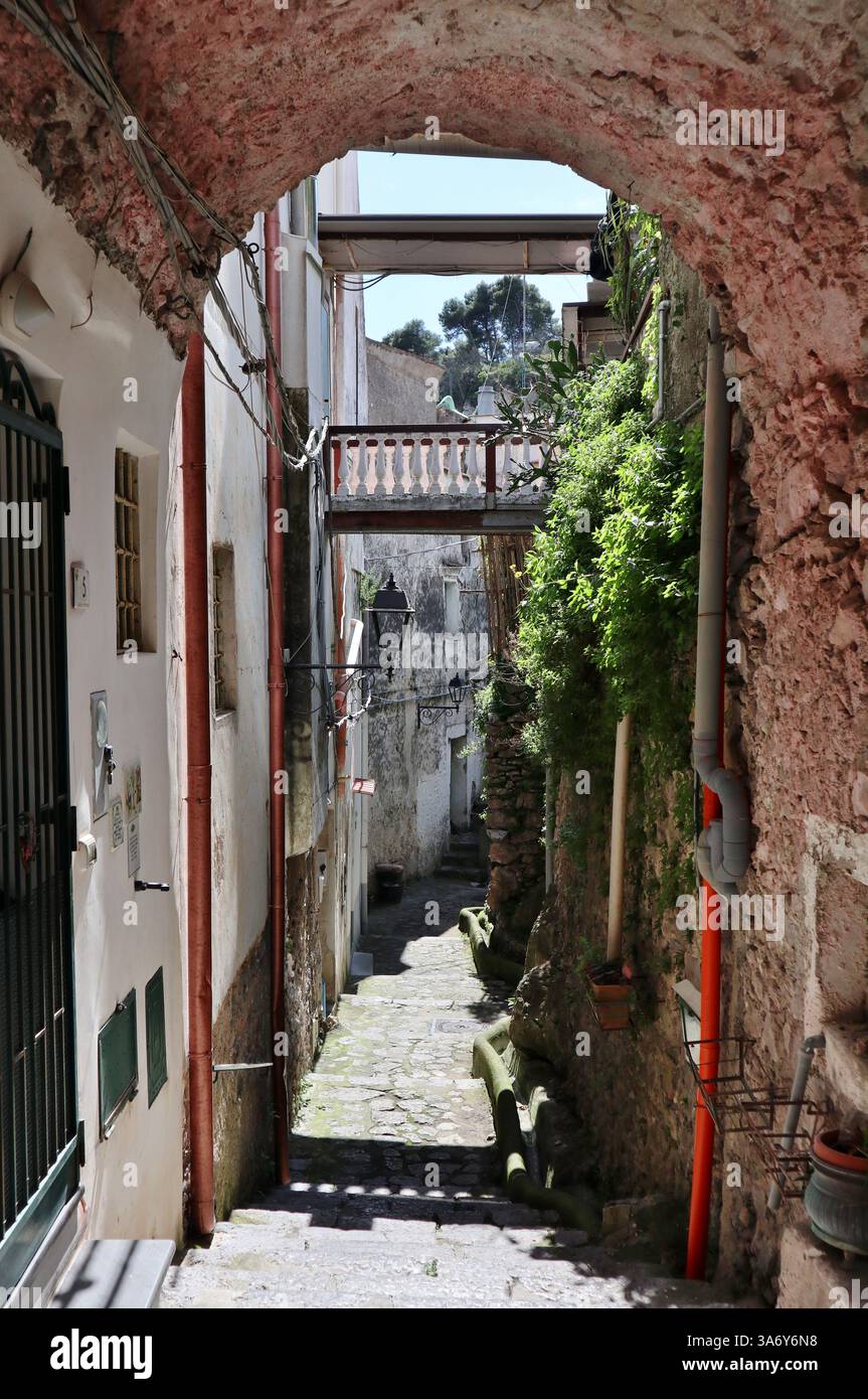 Pontone - via Pisacane verso Amalfi Foto Stock