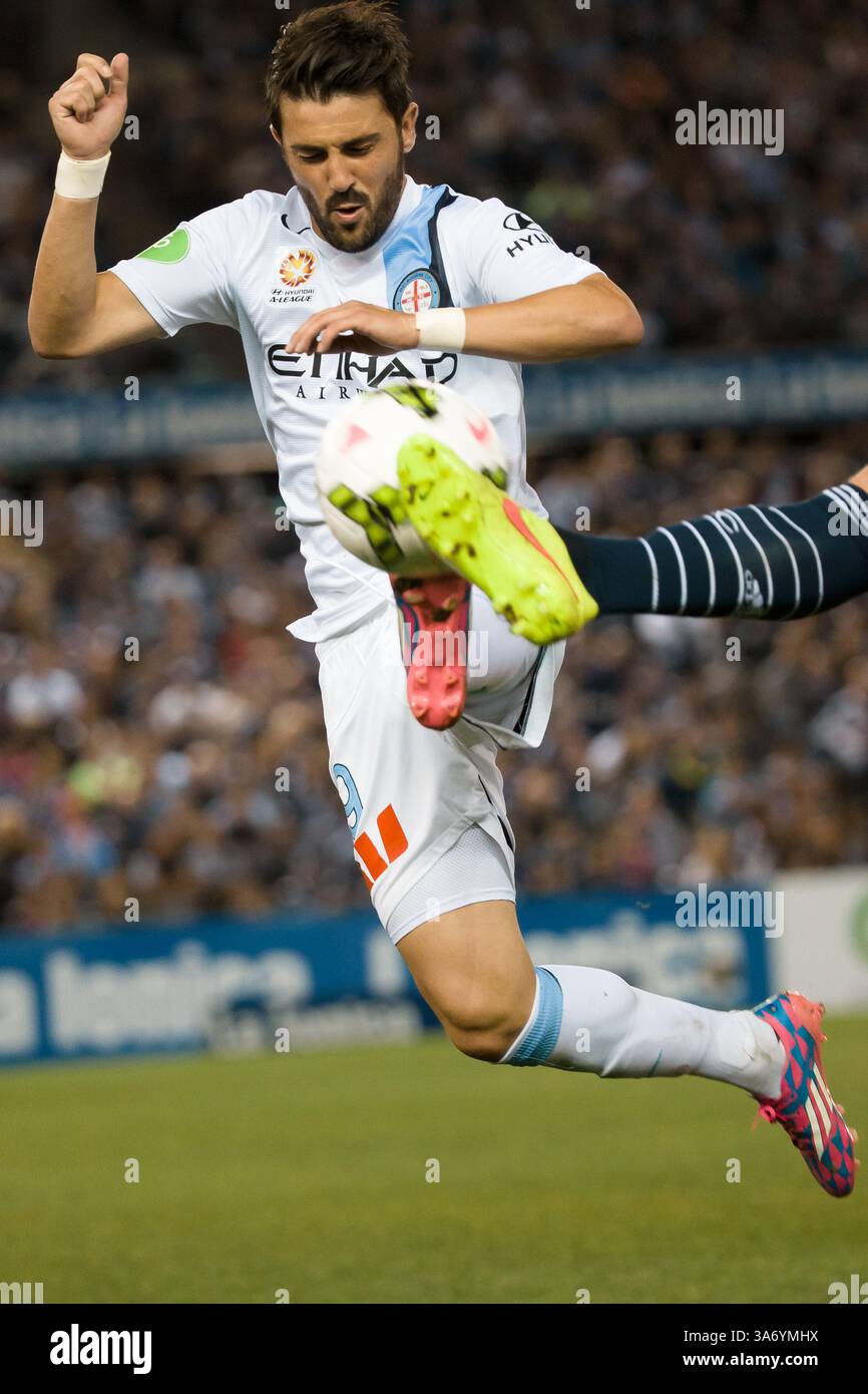 25 ottobre 2014 - Melbourne, Victoria, Australia - David VILLA di Melbourne City controlla la palla nel terzo round della partita tra Melbourne Victory e Melbourne City nella stagione australiana Hyundai A-League 2014-15 all'Etihad Stadium di Melbourne, Australia. (Immagine di credito: © Sydney Low/ZUMA Wire) Foto Stock