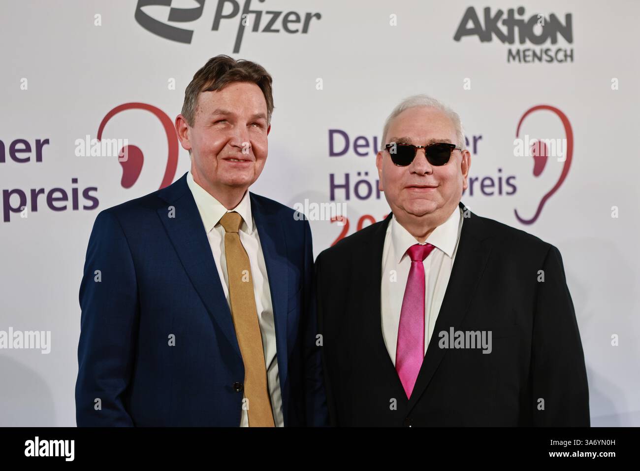 Berlino, Germania, 25 marzo 2025: (L-R) Andreas Bethke e Hans-Werner Lange partecipano al Deutscher Hörfilmpreis 2025 al Colosseum Filmtheater di Berlino a Prenzlauer Berg il 25 marzo 2025 a Berlino, Germania. . Sven Said/Alamy Live News Foto Stock