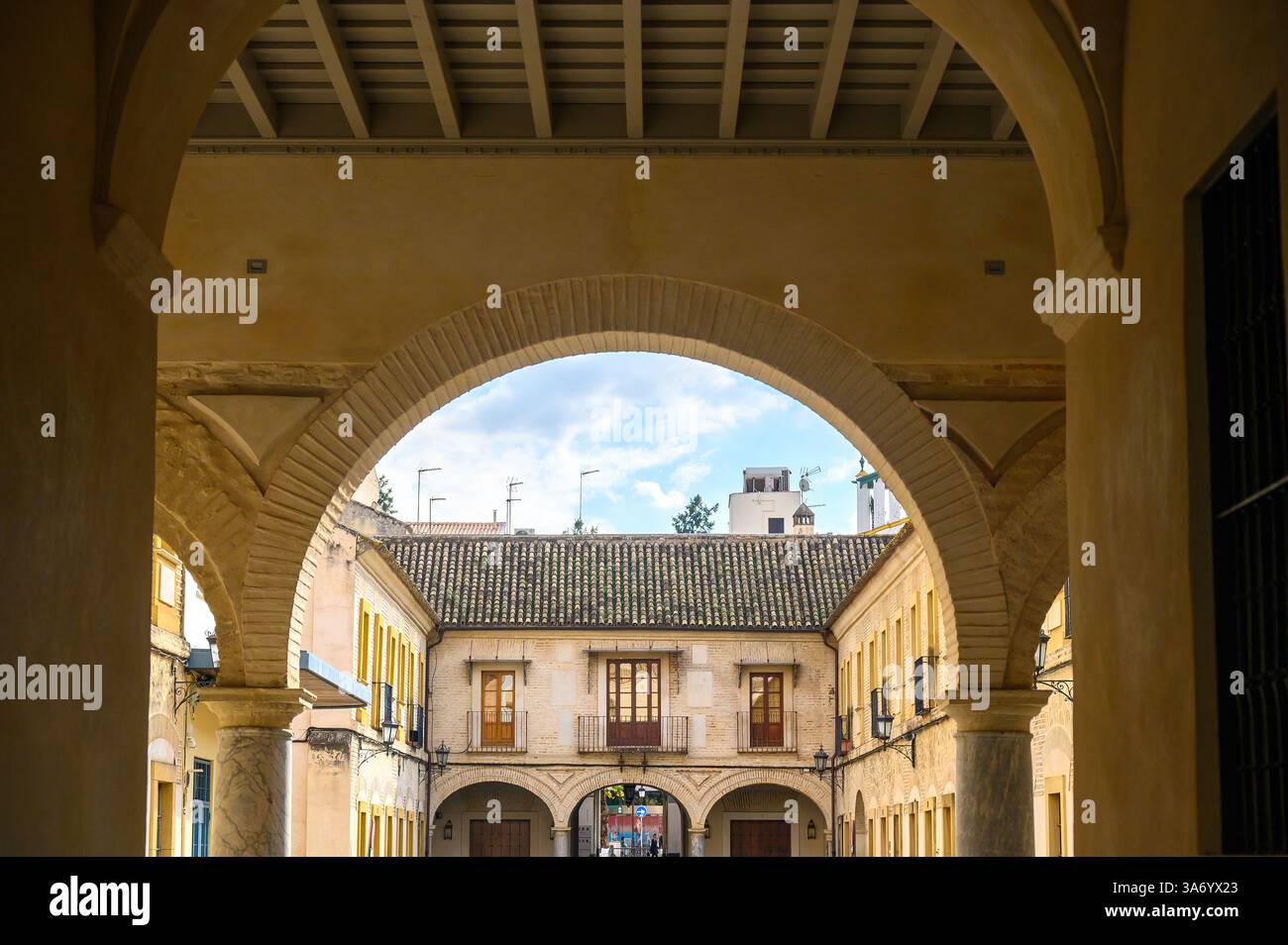 Archi nella zecca reale di Siviglia (Real Casa de la Moneda), un edificio simbolo della città. Foto Stock