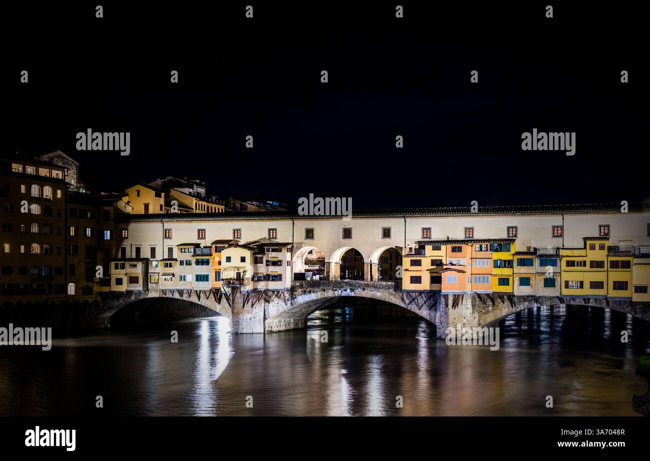 Ponte Veccho a Firenze, in Italia di notte illuminata. Foto Stock