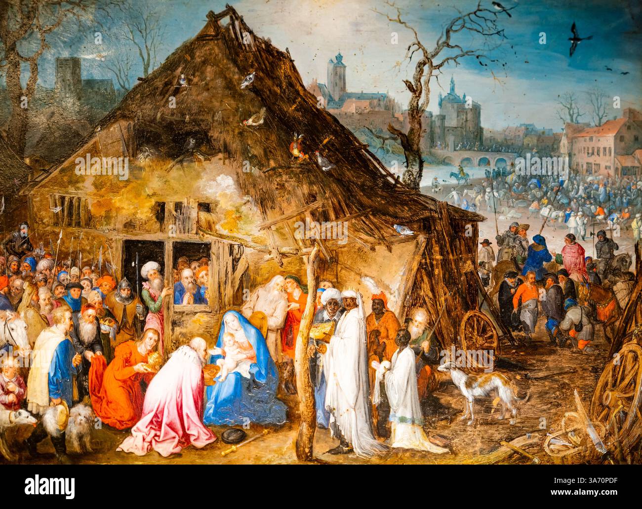 Dipinti antichi che ritraggono una folla in una città medievale europea guardano i saggi che fanno doni a Gesù e alla sua famiglia in una capanna in rovina Foto Stock