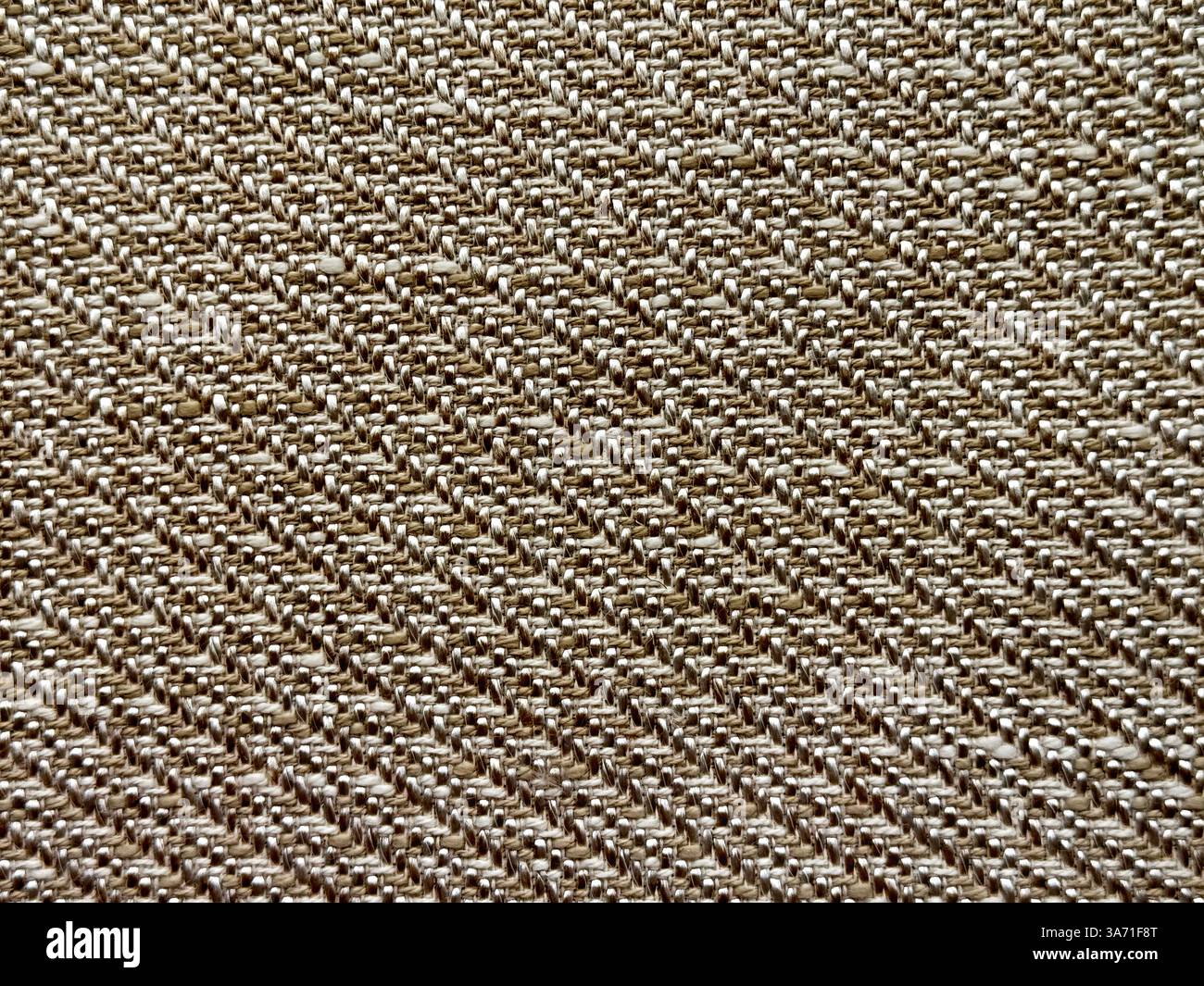 Foto ravvicinata di una bellissima trama in rattan marrone. Arte marrone oro naturale o motivo artistico di intreccio di rattan in forme casuali e ripetute. bac senza cuciture Foto Stock