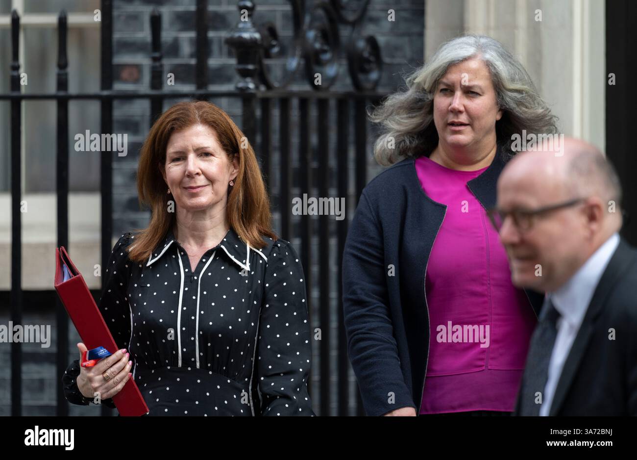 10 Downing Street, Londra, Regno Unito. 26 marzo 2025. I ministri del governo lasciano la riunione settimanale del Gabinetto la mattina della dichiarazione di primavera del Cancelliere al Parlamento. Immagine (da l a r): Baronessa Chapman di Darlington, Ministro di Stato (sviluppo internazionale); Heidi Alexander deputato, Segretario di Stato per i trasporti; Lord Hermer KC, Procuratore generale. Crediti: Malcolm Park/Alamy Live News Foto Stock