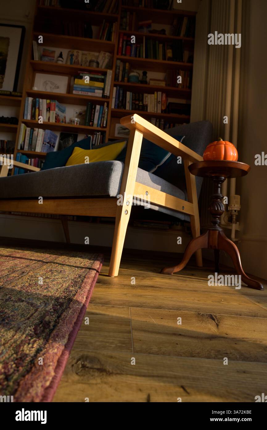 mobili da interno e libreria per la casa urbana derbyshire inghilterra Foto Stock