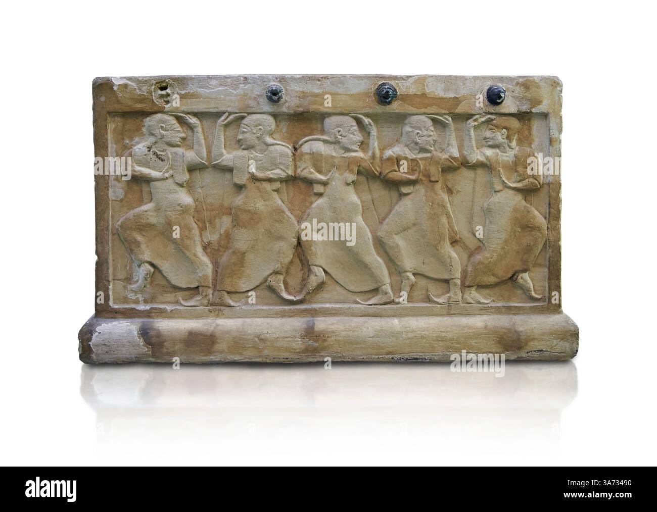 Piccola urna cineraria funeraria etrusca (cineraria) pannello laterale con sculture a rilievo raffiguranti una danza etrusca, di chiusi con III secolo a.C. Nati Foto Stock